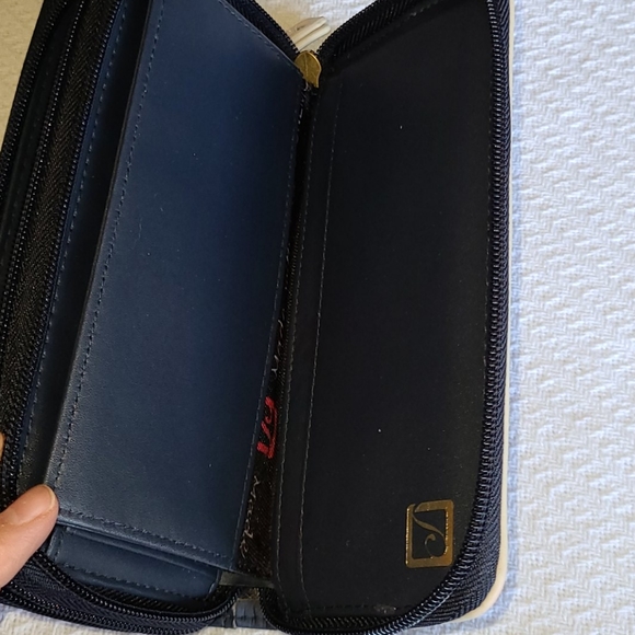 Stone Mountain Wallet - Picture 8 of 12